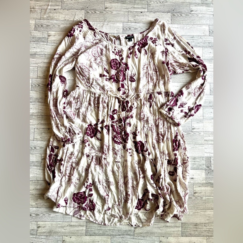Torrid Size 2 Long Sleeved Knee Length Floral Dress